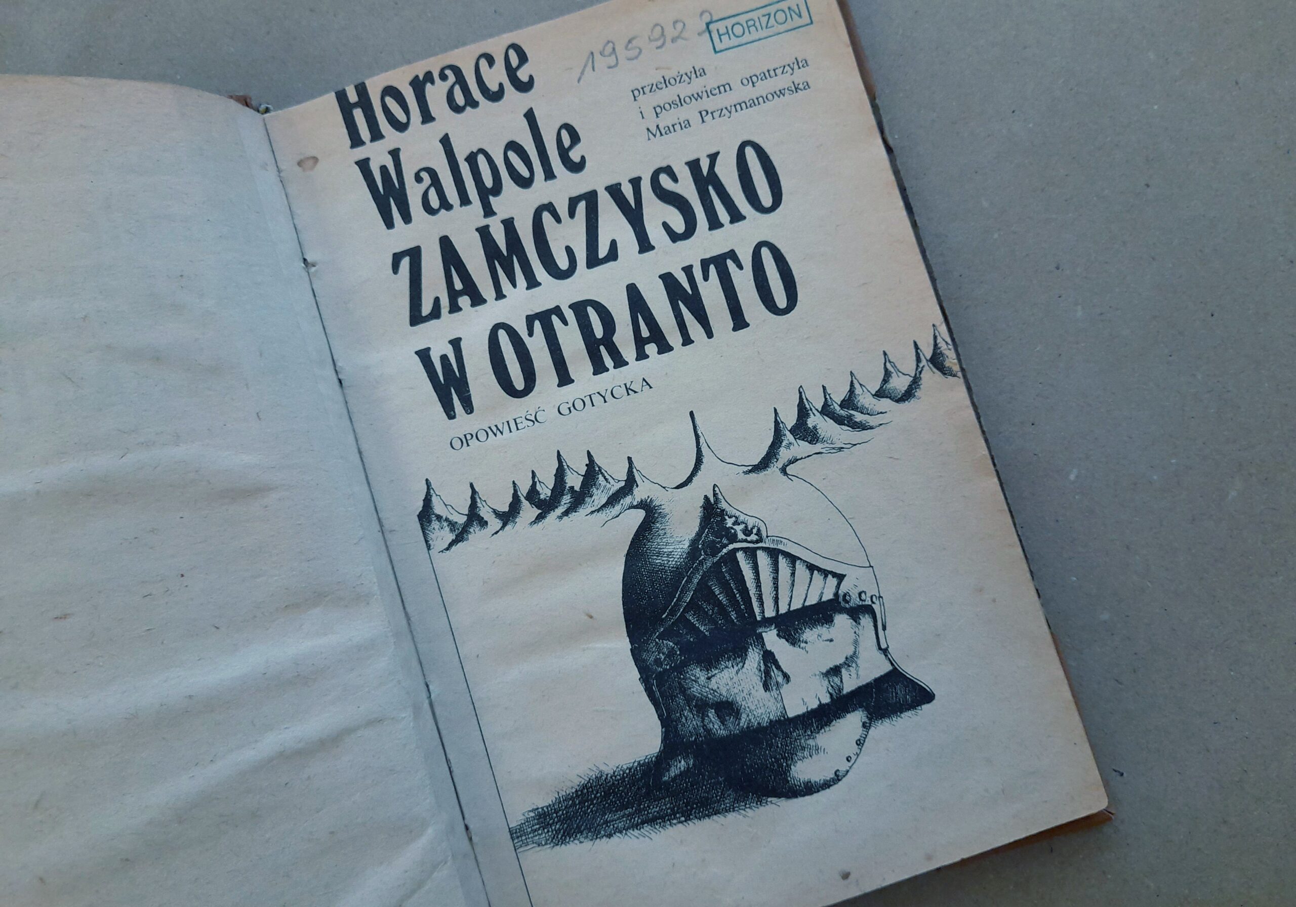 na zdjęciu strona tytułowa książki Horace Walpole "Zamczysko w Otranto" przełożyła i posłowiem opatrzyła Maria Przymanowska